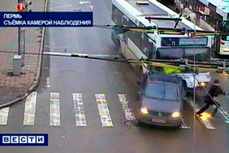 Увернувшийся от автобуса студент стал героем Рунета