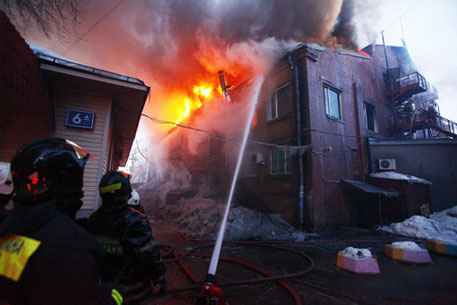 В Санкт-Петербурге загорелось общежитие