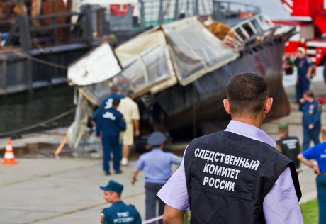 Следователи назвали причину крушения катера в Москве-реке