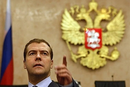 Коммунисты передумали бойкотировать Медведева