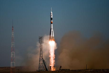 Космические туристы смогут полетать на "Союзе" не раньше 2013 года