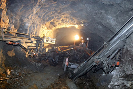 В Якутии на алмазном руднике обрушилась порода
