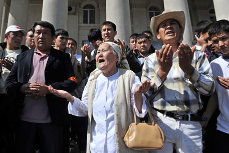 Сторонники Бакиева поведут 25 тысяч человек в поход на Бишкек