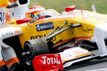 Организаторы "Гран-при Европы" попросили вернуть Renault