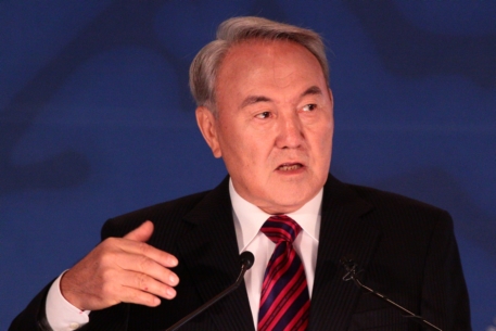Парламент поддержал отказ Назарбаева от статуса "лидера нации"