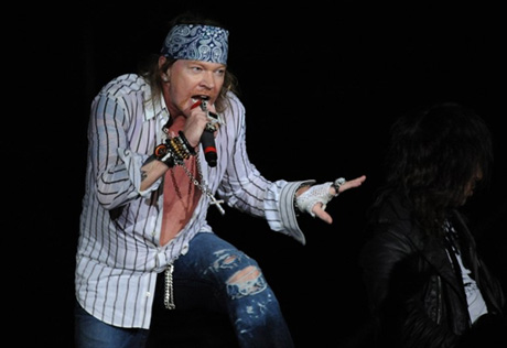 Лидер Guns N' Roses подал в суд на создателей Guitar Hero