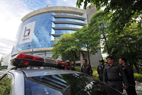 В Бангкоке обстреляли здание правительственного телеканала