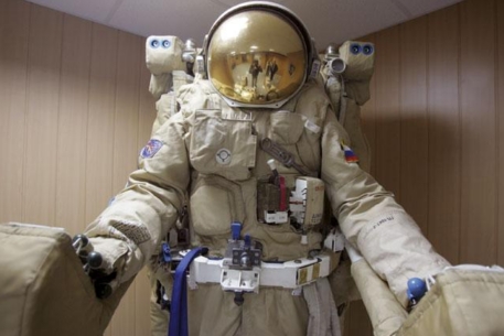 Космонавты МКС опробовали новые скафандры в космосе