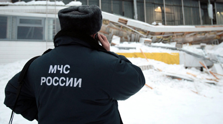 Пять человек пострадали при обрушении крыши в Новосибирске