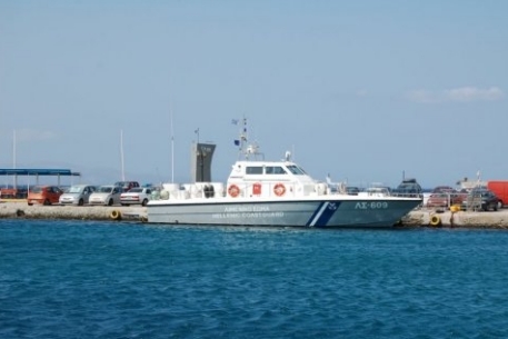 С тонущего в Греции судна спасли четверых россиян и азербайджанца