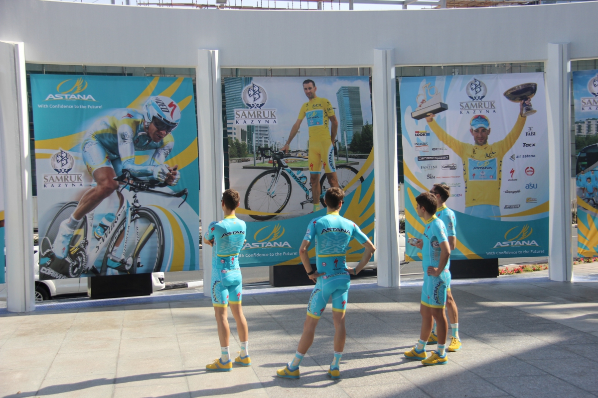 Велокоманда "Астана" в Дубае презентовала состав на сезон-2015. Фото 6