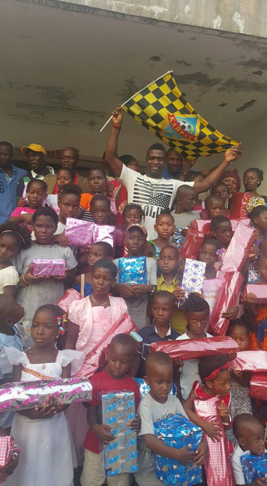 Нападающий "Кайрата" Жерар Гоу подарил подарки 5 000 детям. Фото 7