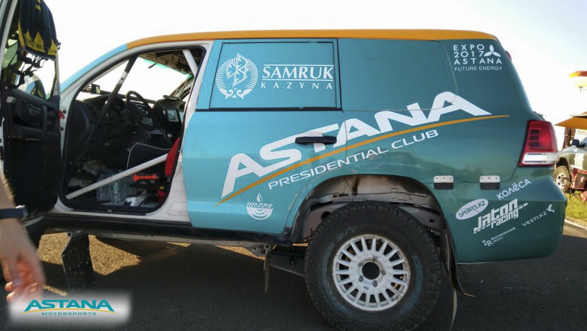 Экипаж Astana Motorsports обошел сразу 20 соперников на втором этапе "Дакара". Фото 1