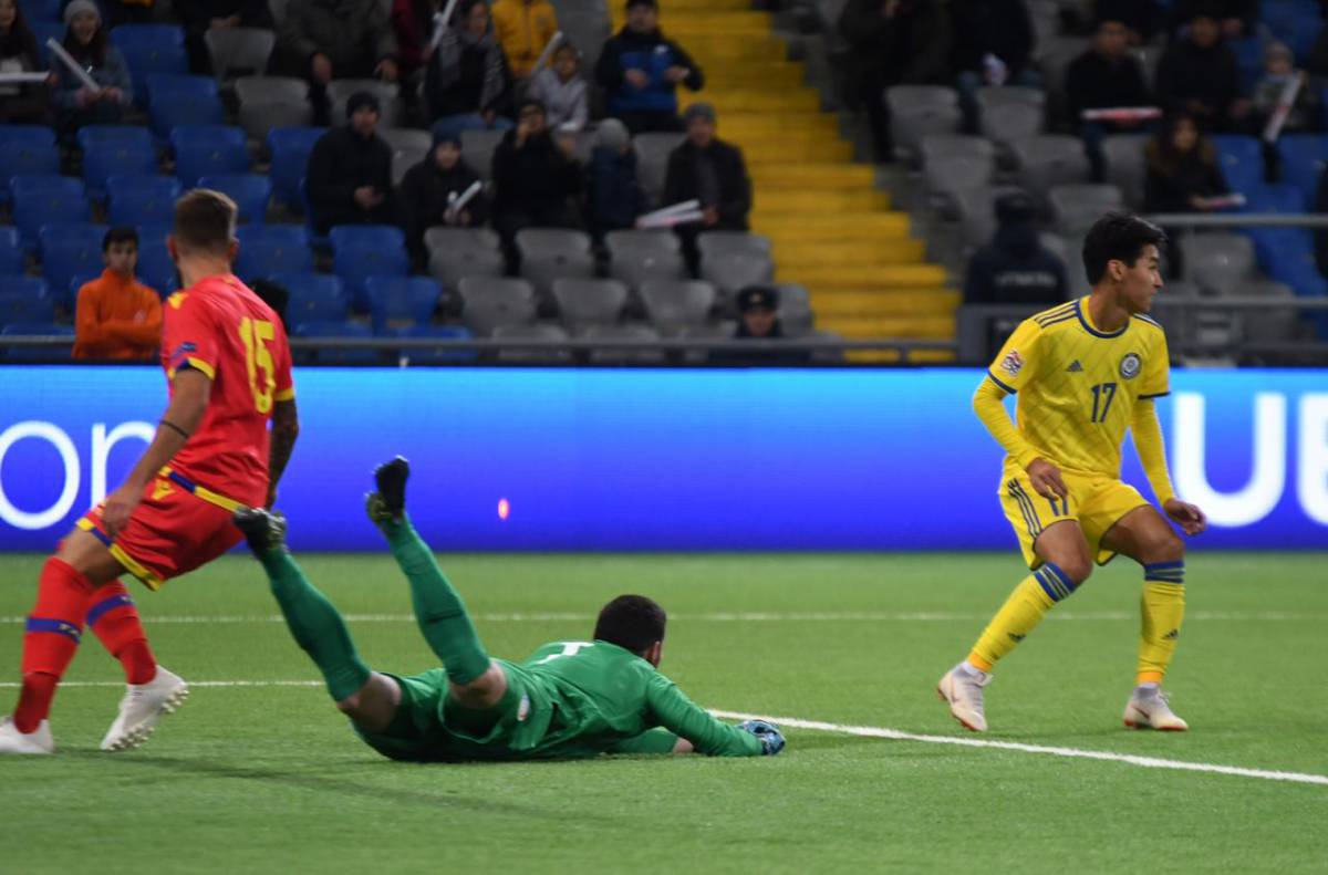 Сборная Казахстана разгромила Андорру в матче с удалением и одержала первую победу в Лиге наций. Фото 3