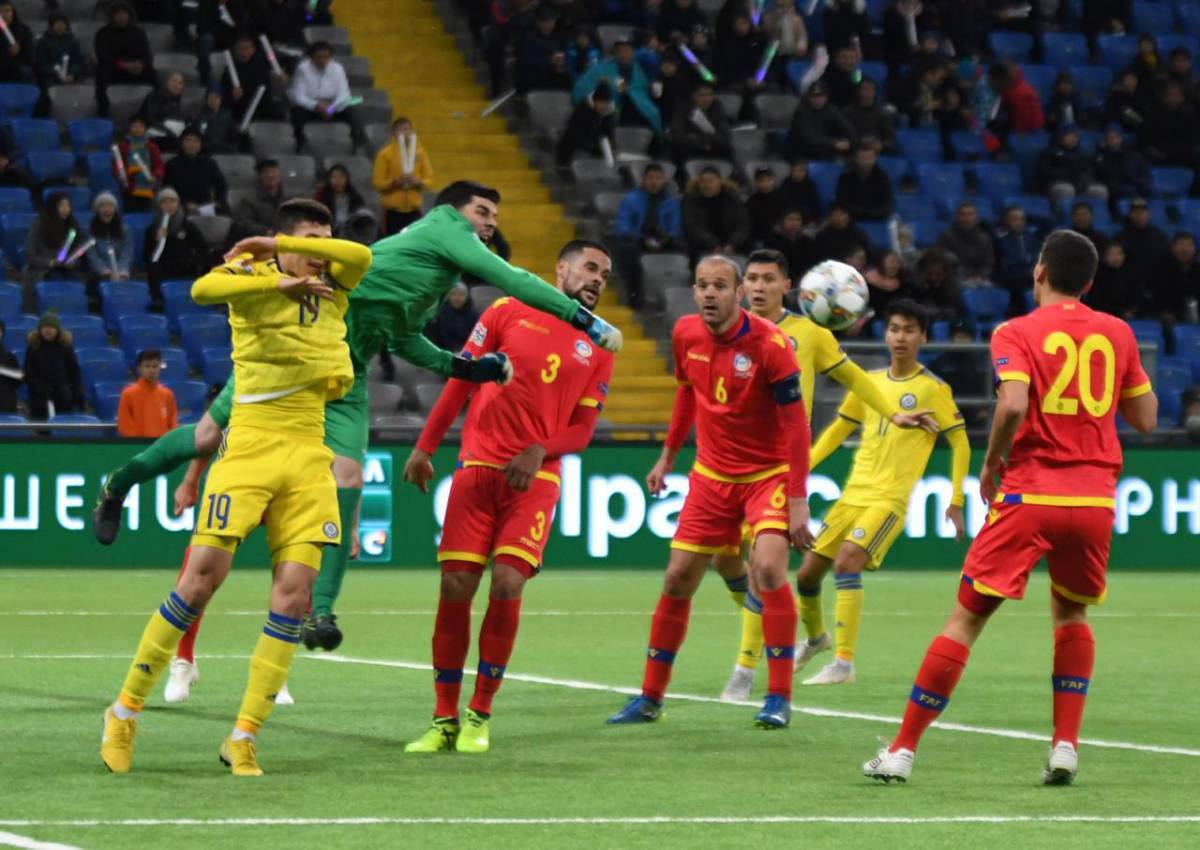 Сборная Казахстана разгромила Андорру в матче с удалением и одержала первую победу в Лиге наций. Фото 9