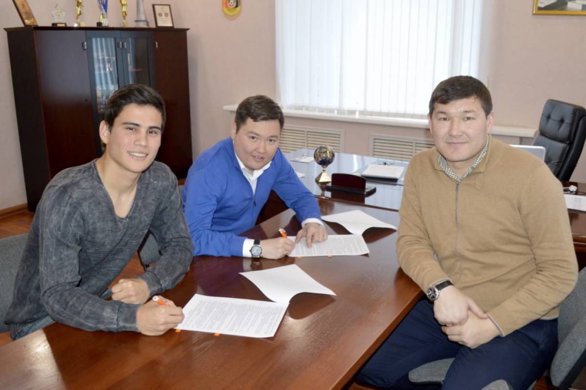 20-летний форвард сборной Казахстана продлил контракт с клубом после гола в Лиге наций