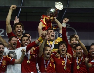 Финальный матч Евро-2012: Испания - Италия - 4:0 ?>