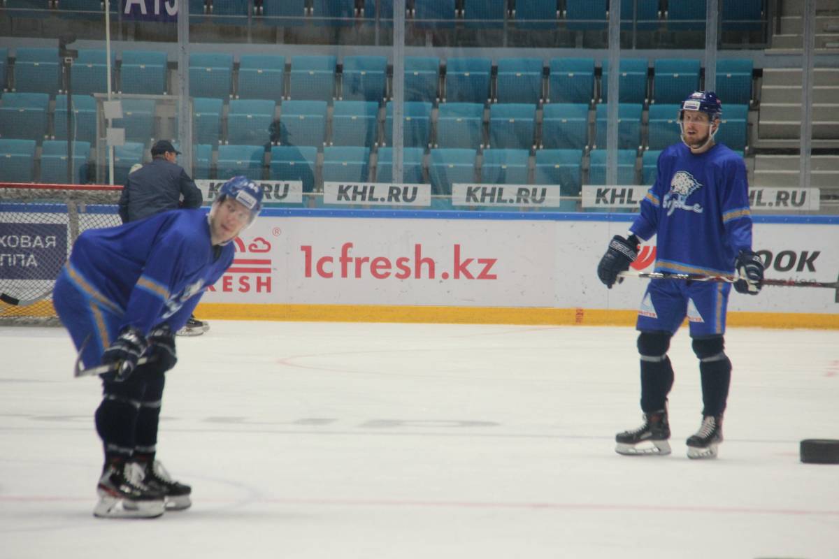 Жайлауов, Диц и Виделль на льду. Как "Барыс" провел открытую тренировку в перерыве КХЛ. Фото 8