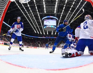 Фото со второго матча Казахстана на молодежном ЧМ по хоккею ?>