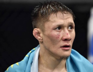 Фото с дебютного боя казахстанца Жалгаса Жумагулова в UFC ?>