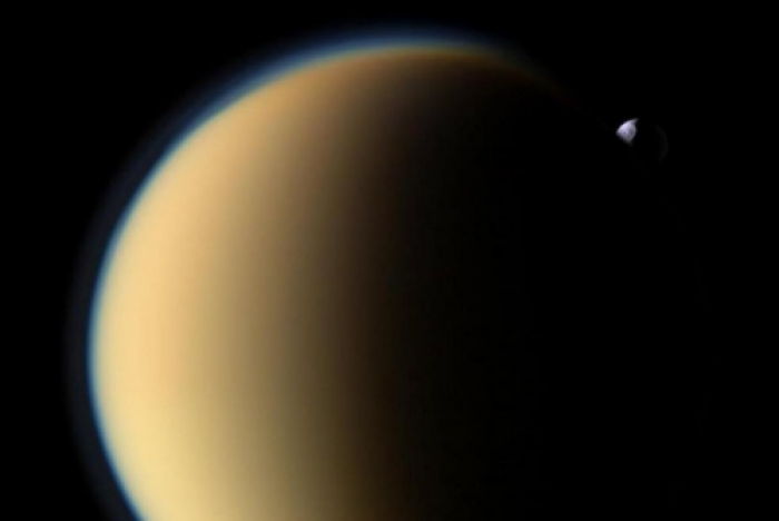 Тетис за Титаном. Фото NASA