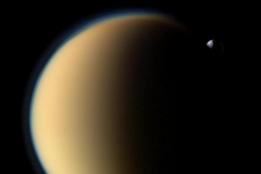 Тетис за Титаном. Фото NASA