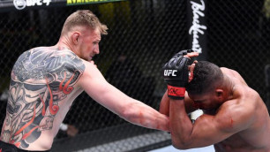 Российский тяжеловес нокаутировал соперника в главном бою UFC