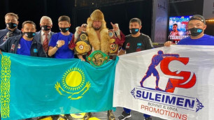 Обладатель трех титулов из Казахстана встретился с легендой бокса и анонсировал следующий бой