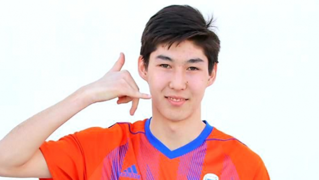 19-летний казахстанский футболист дебютировал за клуб из Беларуси