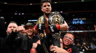 Экс-чемпион UFC в двух весах объявил о бое с Мейвезером