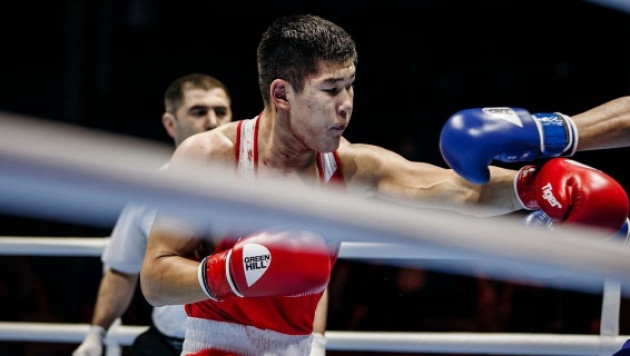 Чемпион мира из Казахстана побывал в нокдауне, отправил на пол соперника и выиграл "золото". Видео полного боя Нурдаулетова