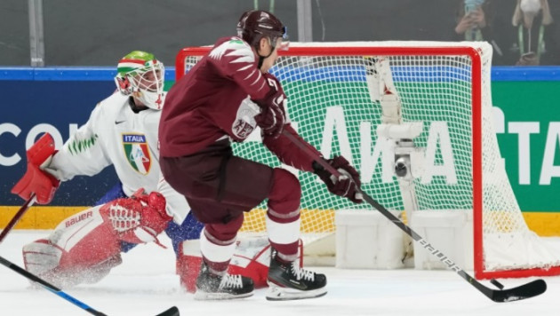 Латвия обыграла Италию на ЧМ по хоккею и вышла в лидеры группы. Казахстан сместили на 3-е место