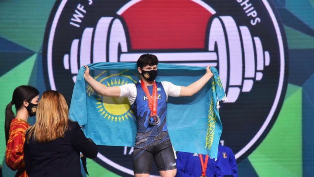Казахстанский штангист завоевал "серебро" на юниорском чемпионате мира