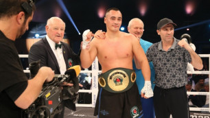 Видео нокаута, или как казахстанский супертяж вырубил за канаты "Танка" в бою за титул от WBA
