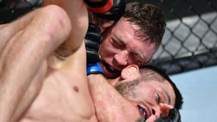 Узбекский боец попался на удушающий прием и потерпел первое поражение в UFC