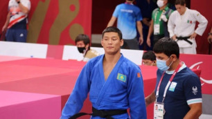 Казахстанский дзюдоист победил узбека и поборется за бронзу Паралимпиады в Токио