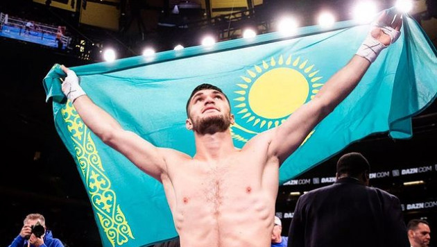 Казахстанский боксер после победы нокаутом заинтриговал заявлением о переговорах с Головкиным
