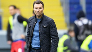 Выбивший "Кайрат" из Лиги Европы тренер возглавил клуб казахстанки. Но игроки недовольны его приходом