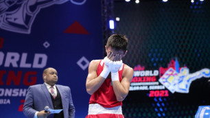 Слезы чемпиона? 20-летний казахстанец отреагировал на поражение на ЧМ-2021 и хотел уйти без фото