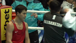 Казахстанец пропустил конкурента из Узбекистана в 1/4 финала малого ЧМ по боксу