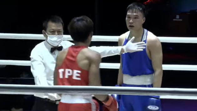 Призер ЧА из Казахстана отправил в нокдаун соперника и вышел в полуфинал турнира в Таиланде