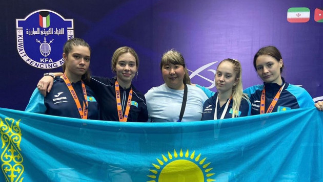 Казахстан завоевал серебро на чемпионате Азии по фехтованию