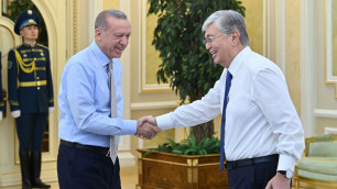 Президенты Казахстана и Турции сыграли в настольный теннис