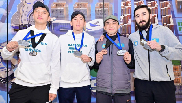 Казахстанские шорт-трекисты вернулись с медалями Кубка мира