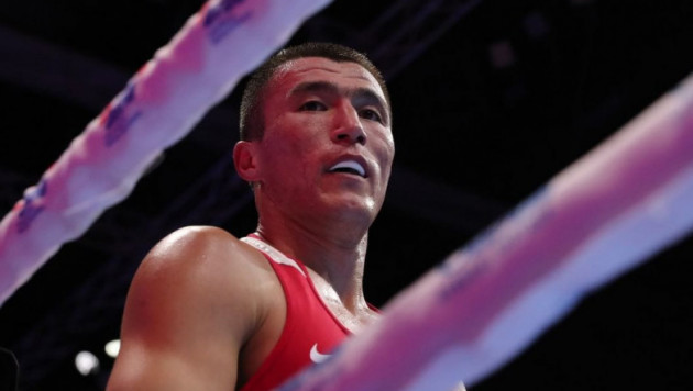 Казахстан с двумя нокдаунами выиграл битву у Узбекистана за медаль малого ЧМ по боксу