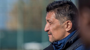 Главному тренеру казахстанского клуба напророчили увольнение и нашли ему замену