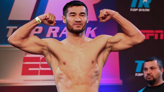 Казахстанец сделал вес перед боем с непобежденным боксером в России