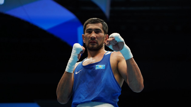 Капитан сборной Казахстана отправил в нокдаун соперника и вышел в 1/4 финала ЧМ-2023 по боксу