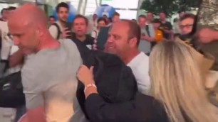 Фанаты "Ромы" напали на судью и его семью в аэропорту после финала Лиги Европы (Видео)