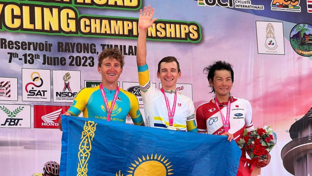 Казахстанские гонщики завоевали золото и серебро чемпионата Азии